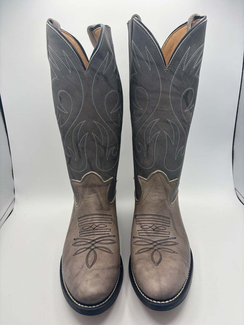 Laredo Unisex Grey Embroidered Western Cowboy Boots - Men’s 7D, Women’s 8.5 Wide